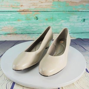 Soft Style By Hush Puppies Kitten Heels Size 10.5